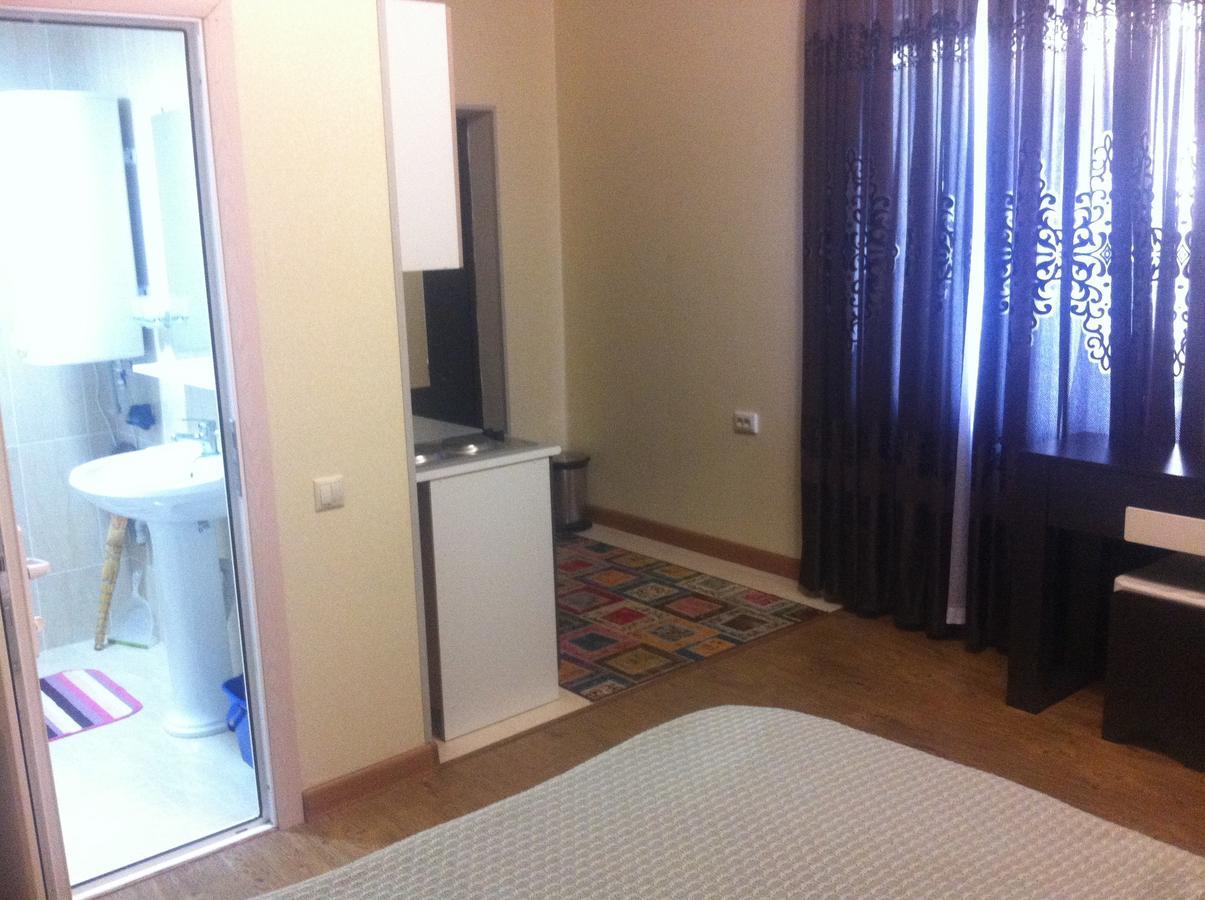 Vacation Home On Krasnomayakskaya 36 Sukhumi Esterno foto
